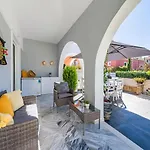 Donna'S Luxury Home In Kassiopi With Pool 300M To Sea *