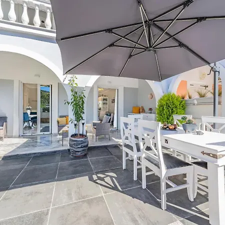 Luxury Family In The Center Of Feriehus Kassiopi