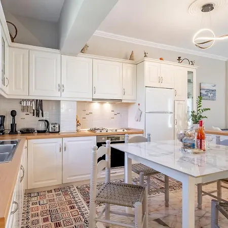 Semesterbostad Donna's Luxury In 300m From The Sea Kassiopi