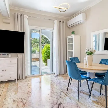 Donna's Luxury In With Pool 300m To Sea Feriehus
