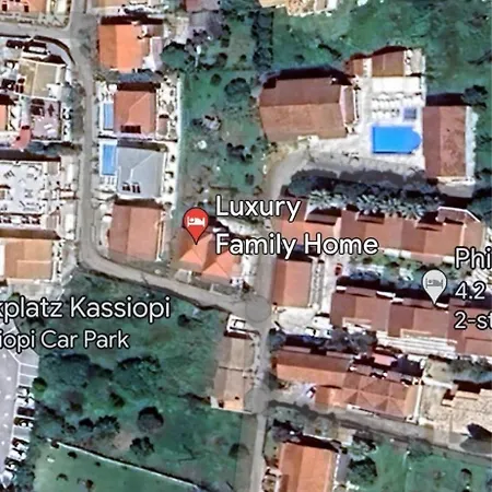 Luxury Family In The Center Of
