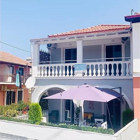 Luxury Family In The Center Of *